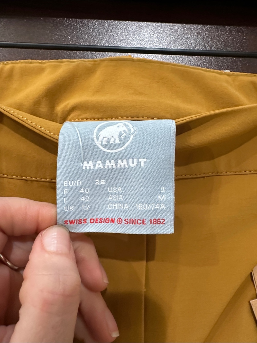 Mammut | Women’s size 8 shorts - Picture 7 of 7
